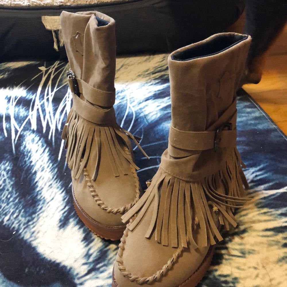 Moccasin boots